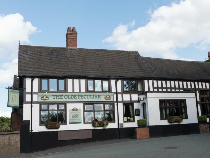 The Olde Peculiar Hotel Rugeley Exterior foto